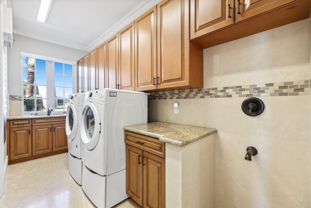 For Sale: $10,250,000 (5 beds, 5 baths, 7569 Square Feet)