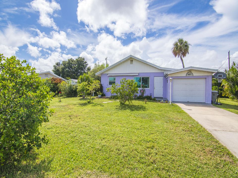 For Sale: $299,950 (2 beds, 1 baths, 1159 Square Feet)