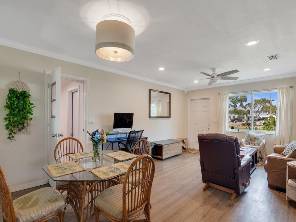 For Sale: $299,950 (2 beds, 1 baths, 1159 Square Feet)