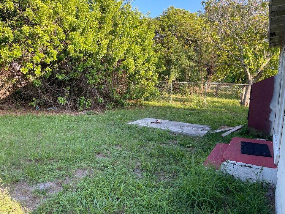 For Sale: $140,000 (3 beds, 1 baths, 1072 Square Feet)