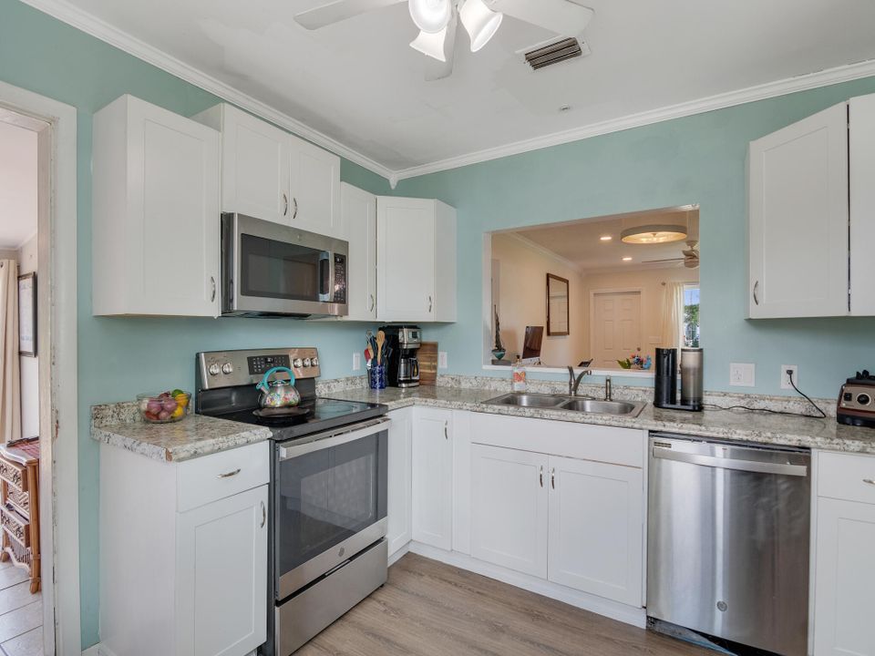 For Sale: $299,950 (2 beds, 1 baths, 1159 Square Feet)