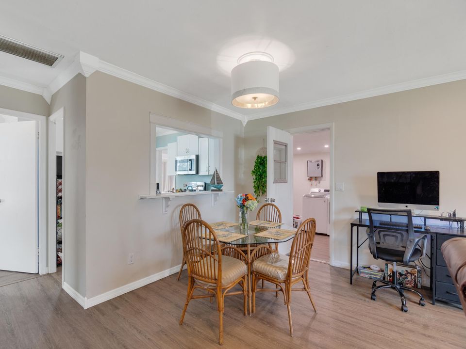 For Sale: $299,950 (2 beds, 1 baths, 1159 Square Feet)