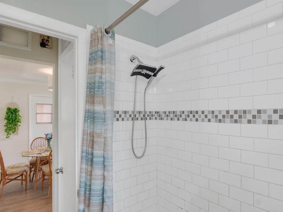 For Sale: $299,950 (2 beds, 1 baths, 1159 Square Feet)