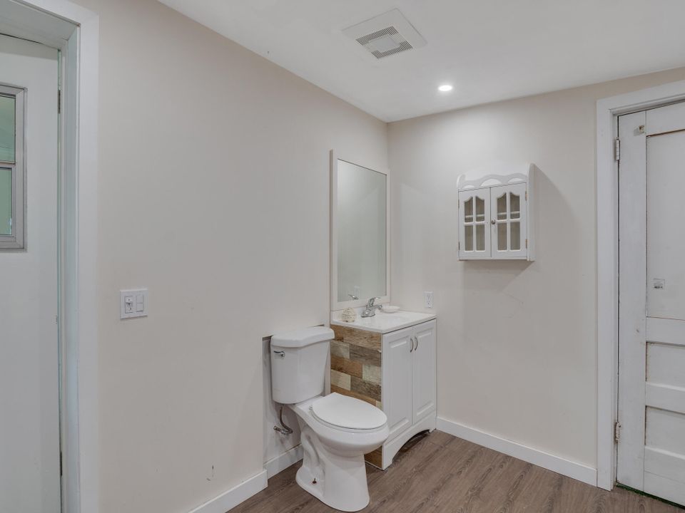 For Sale: $299,950 (2 beds, 1 baths, 1159 Square Feet)