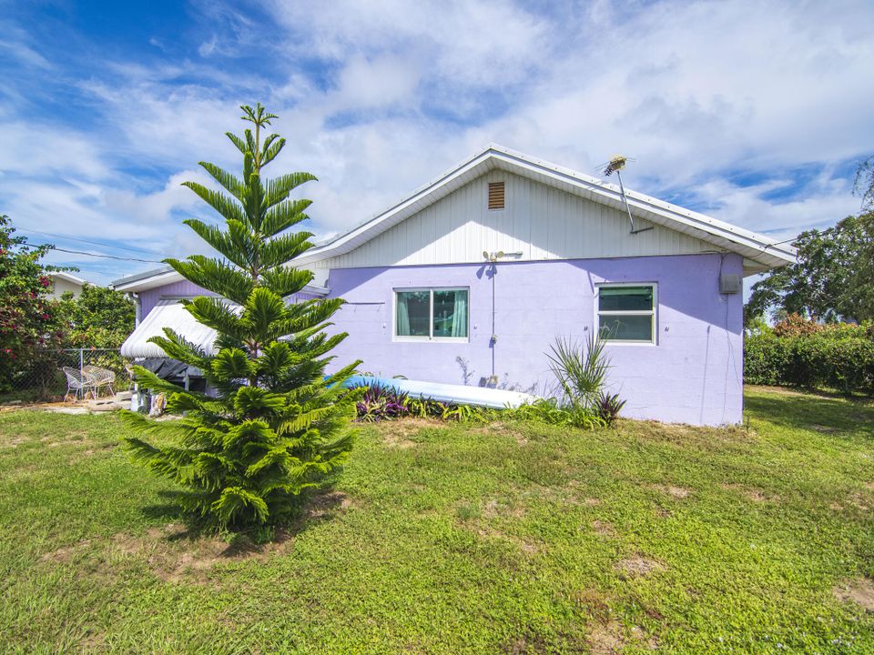 For Sale: $299,950 (2 beds, 1 baths, 1159 Square Feet)