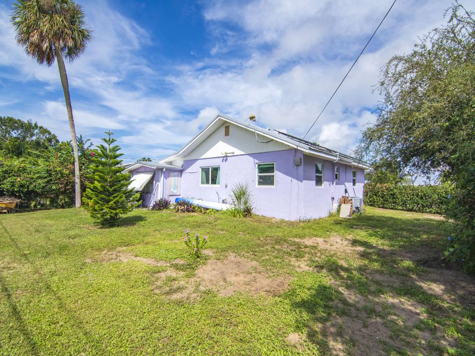 For Sale: $299,950 (2 beds, 1 baths, 1159 Square Feet)