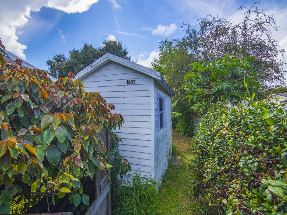 For Sale: $299,950 (2 beds, 1 baths, 1159 Square Feet)