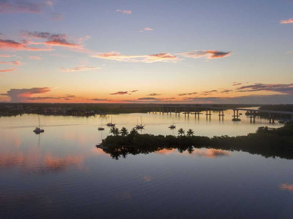 For Sale: $299,950 (2 beds, 1 baths, 1159 Square Feet)