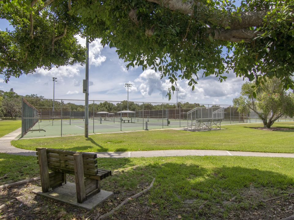 For Sale: $299,950 (2 beds, 1 baths, 1159 Square Feet)