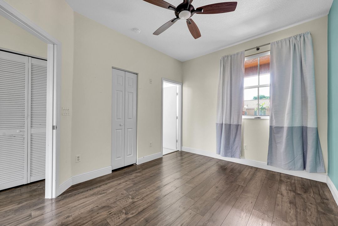 合同活跃: $319,000 (2 贝兹, 2 浴室, 1379 平方英尺)