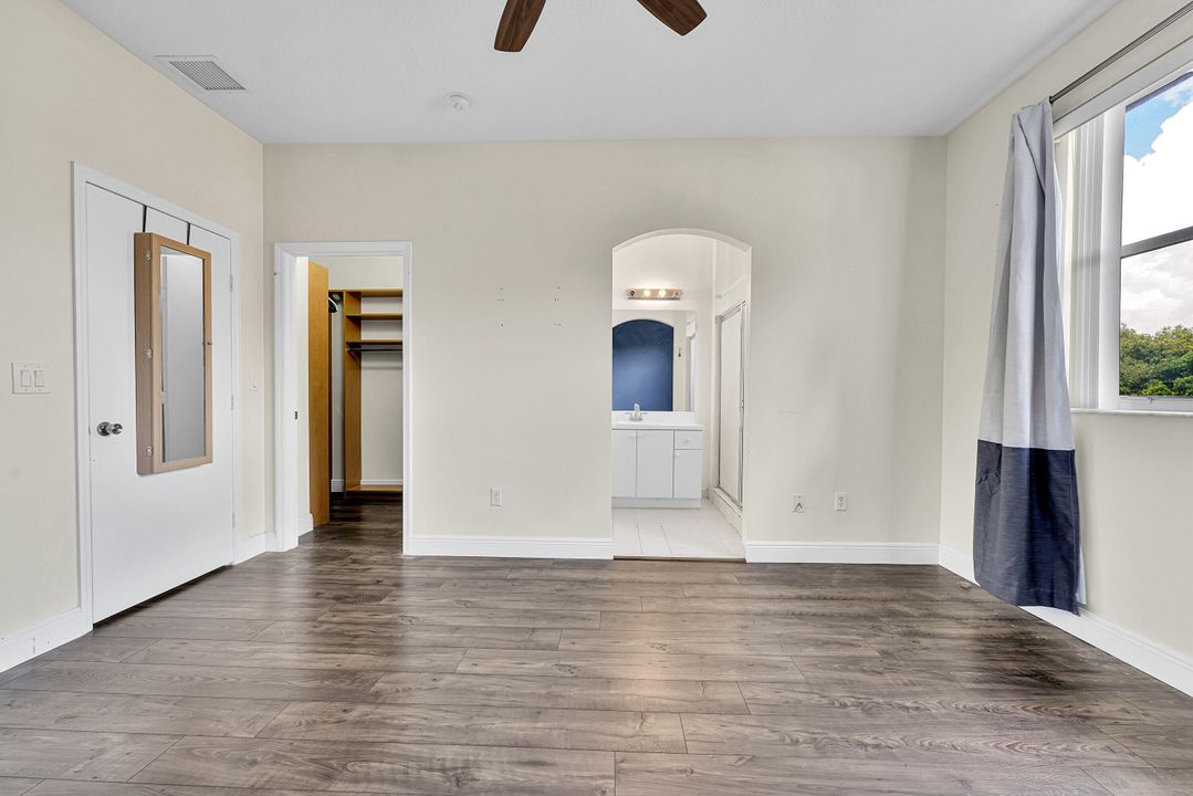 合同活跃: $319,000 (2 贝兹, 2 浴室, 1379 平方英尺)