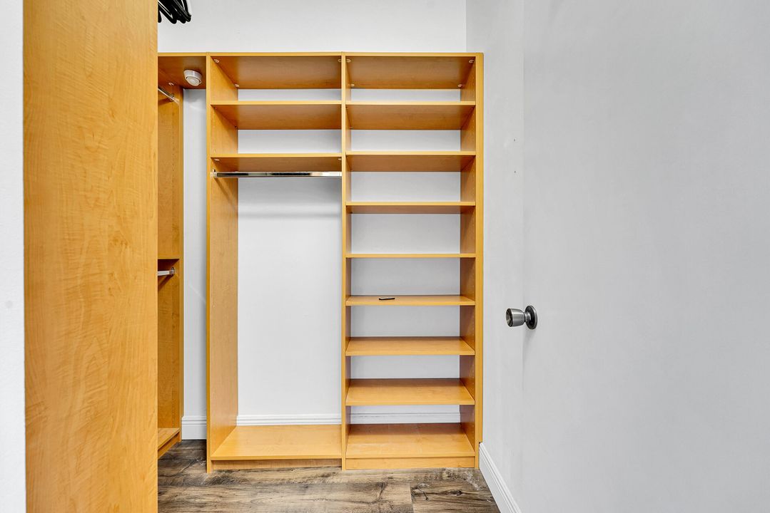 合同活跃: $319,000 (2 贝兹, 2 浴室, 1379 平方英尺)