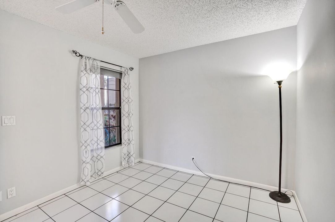 На продажу: $257,900 (3 спален, 2 ванн, 1396 Квадратных фут)