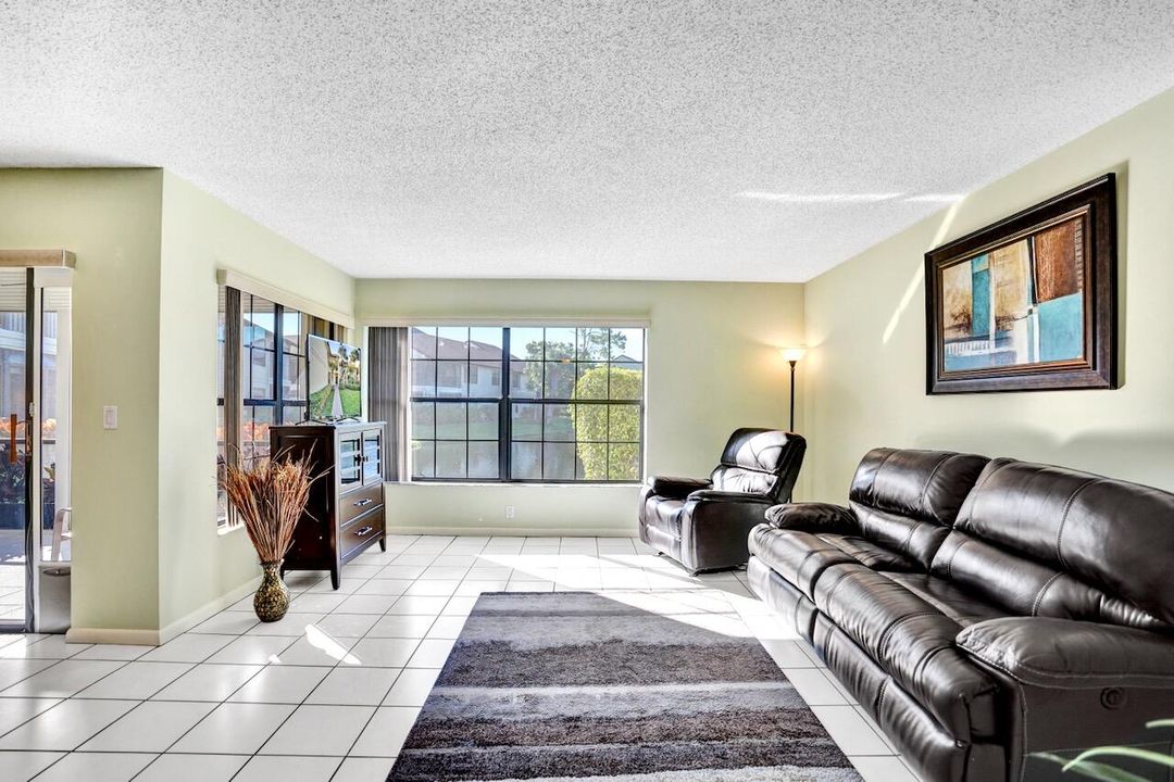 На продажу: $257,900 (3 спален, 2 ванн, 1396 Квадратных фут)