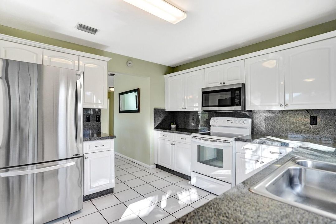 На продажу: $257,900 (3 спален, 2 ванн, 1396 Квадратных фут)