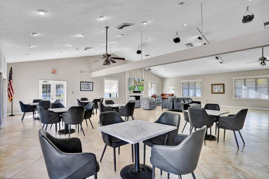 На продажу: $257,900 (3 спален, 2 ванн, 1396 Квадратных фут)