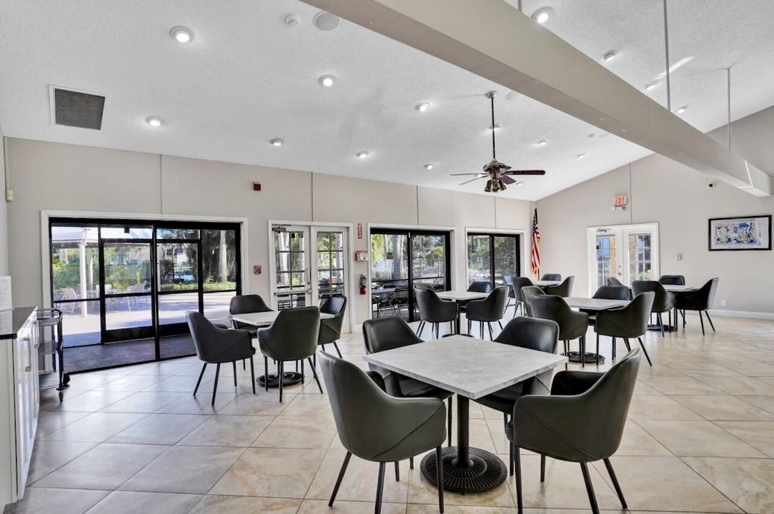 На продажу: $257,900 (3 спален, 2 ванн, 1396 Квадратных фут)