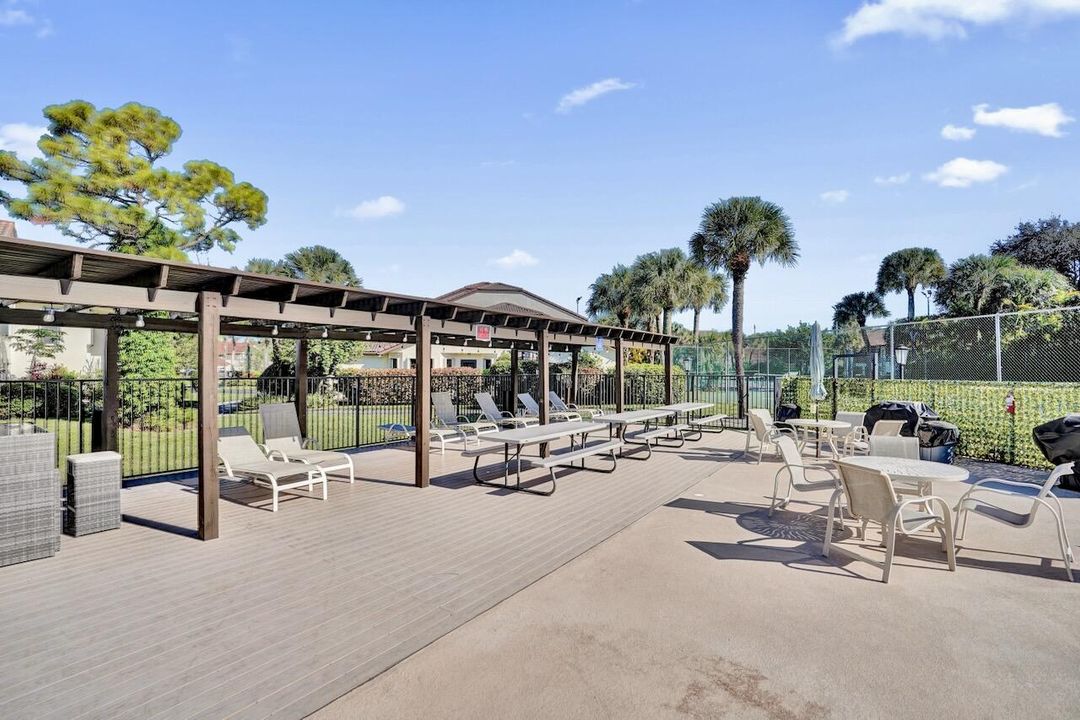 На продажу: $257,900 (3 спален, 2 ванн, 1396 Квадратных фут)