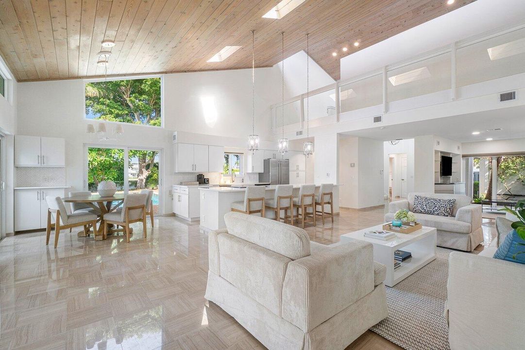 出租: $11,500 (3 贝兹, 2 浴室, 2615 平方英尺)