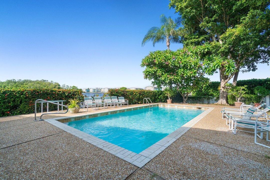 出租: $11,500 (3 贝兹, 2 浴室, 2615 平方英尺)