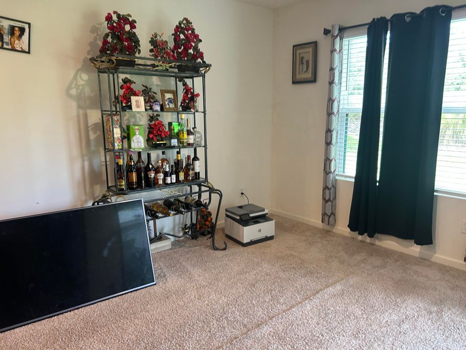 For Sale: $370,000 (3 beds, 2 baths, 1672 Square Feet)