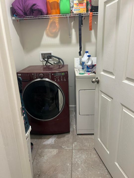 For Sale: $370,000 (3 beds, 2 baths, 1672 Square Feet)