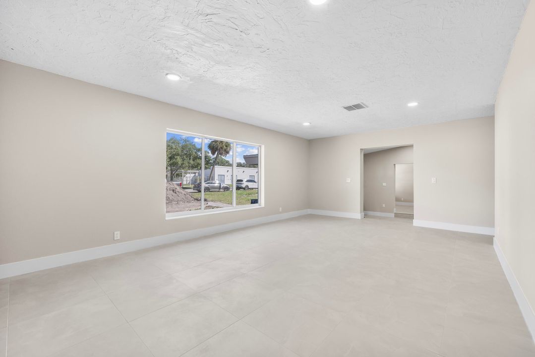 En Venta: $325,000 (3 camas, 2 baños, 1664 Pies cuadrados)