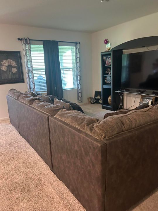 For Sale: $370,000 (3 beds, 2 baths, 1672 Square Feet)