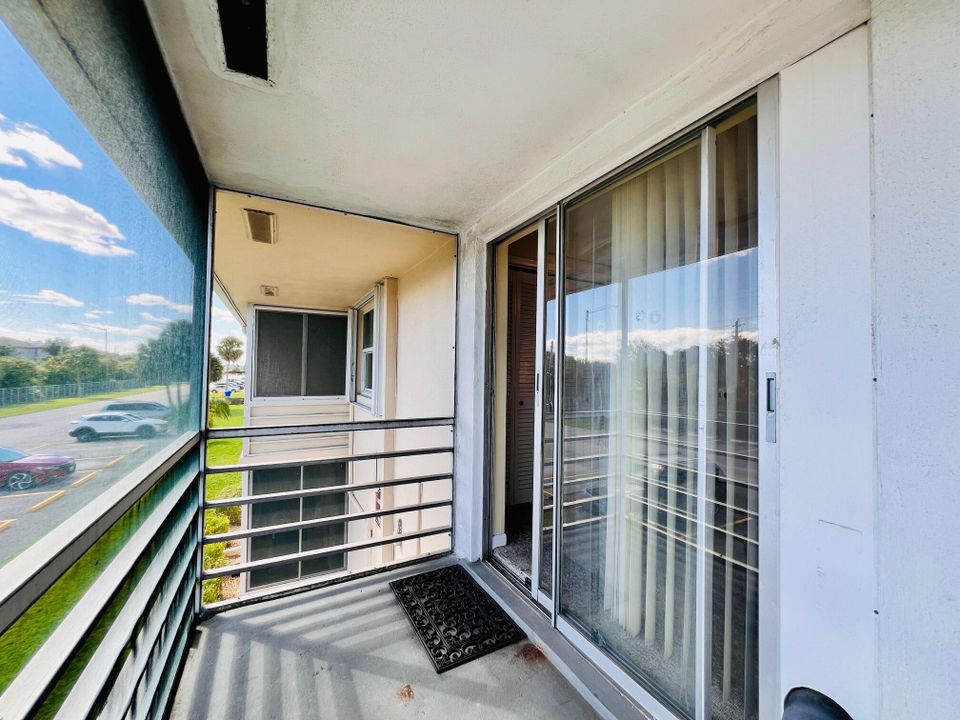 Под контрактом: $1,500 (1 спален, 1 ванн, 702 Квадратных фут)