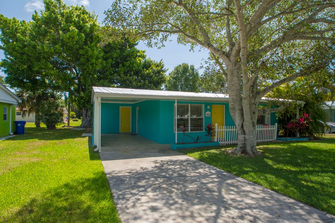 На продажу: $282,000 (2 спален, 1 ванн, 700 Квадратных фут)