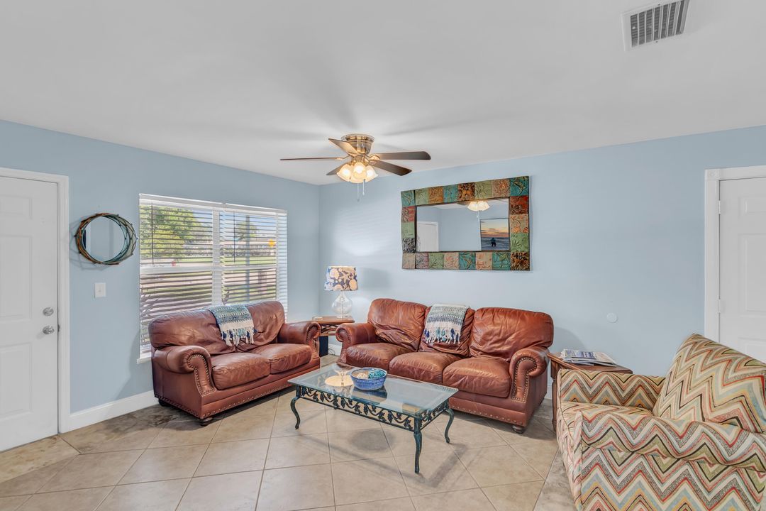 На продажу: $282,000 (2 спален, 1 ванн, 700 Квадратных фут)