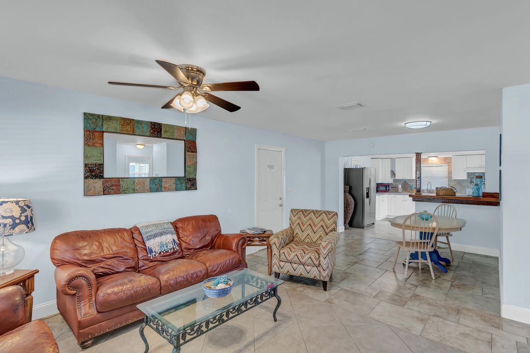 На продажу: $282,000 (2 спален, 1 ванн, 700 Квадратных фут)