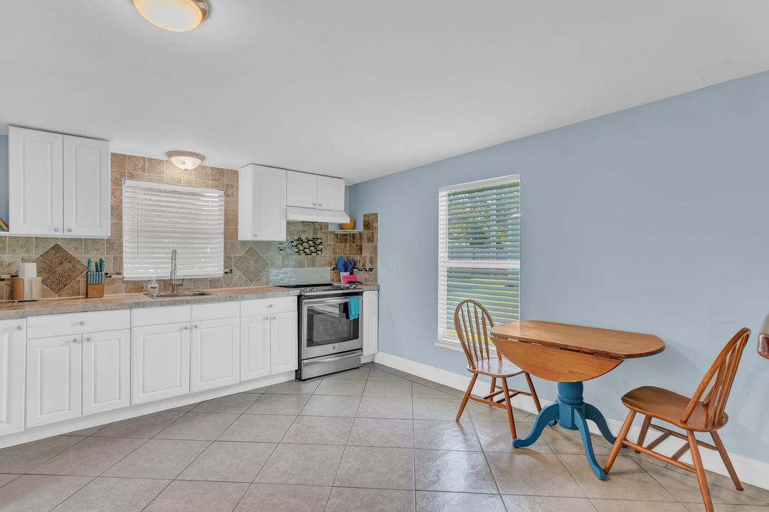 На продажу: $282,000 (2 спален, 1 ванн, 700 Квадратных фут)