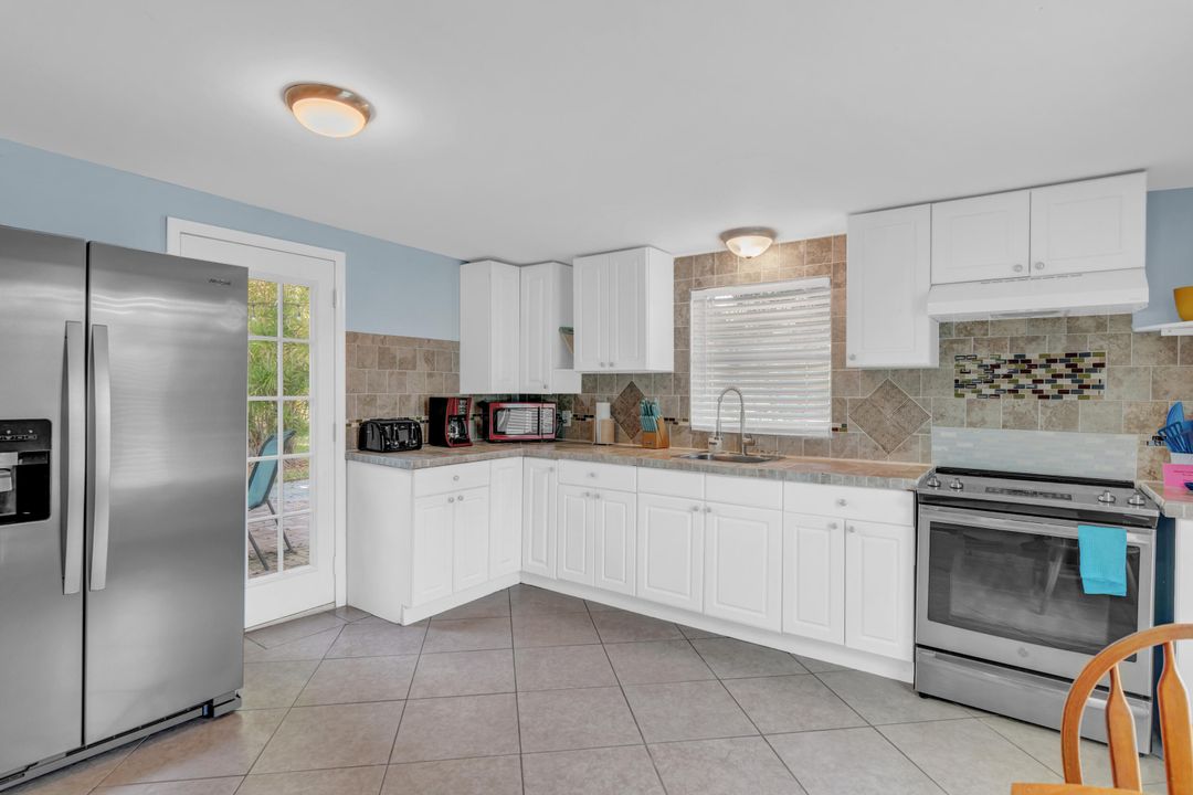 На продажу: $282,000 (2 спален, 1 ванн, 700 Квадратных фут)