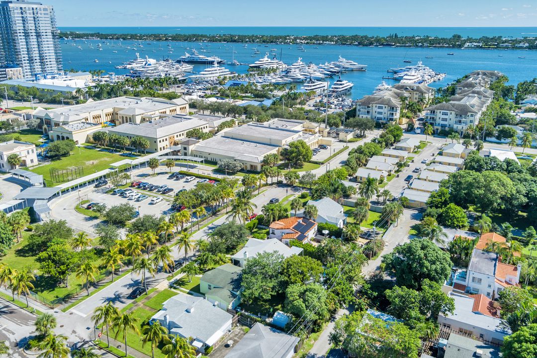 На продажу: $980,000 (3 спален, 2 ванн, 1702 Квадратных фут)