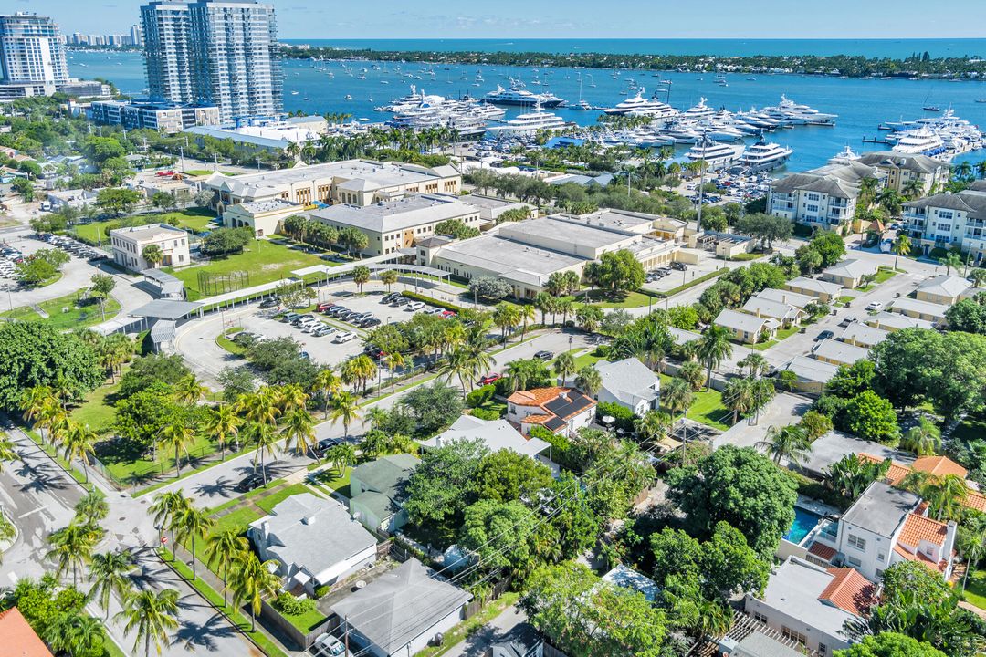 На продажу: $980,000 (3 спален, 2 ванн, 1702 Квадратных фут)