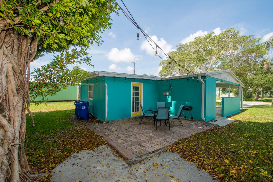 На продажу: $282,000 (2 спален, 1 ванн, 700 Квадратных фут)