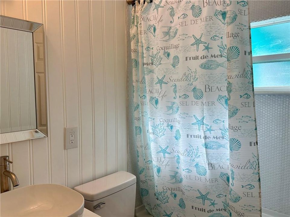 На продажу: $282,000 (2 спален, 1 ванн, 700 Квадратных фут)