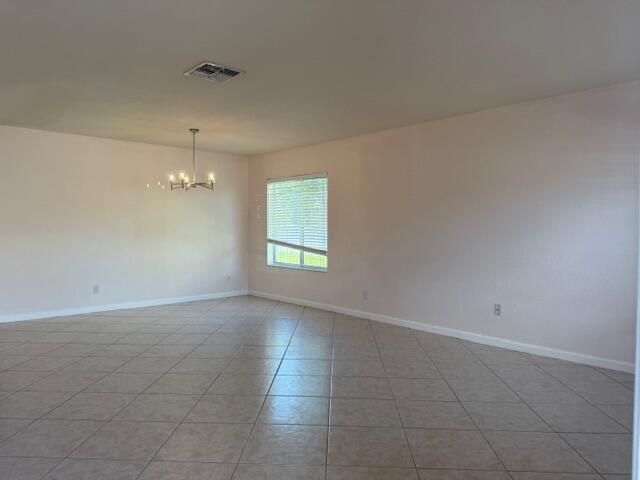 Под контрактом: $2,600 (4 спален, 2 ванн, 2575 Квадратных фут)