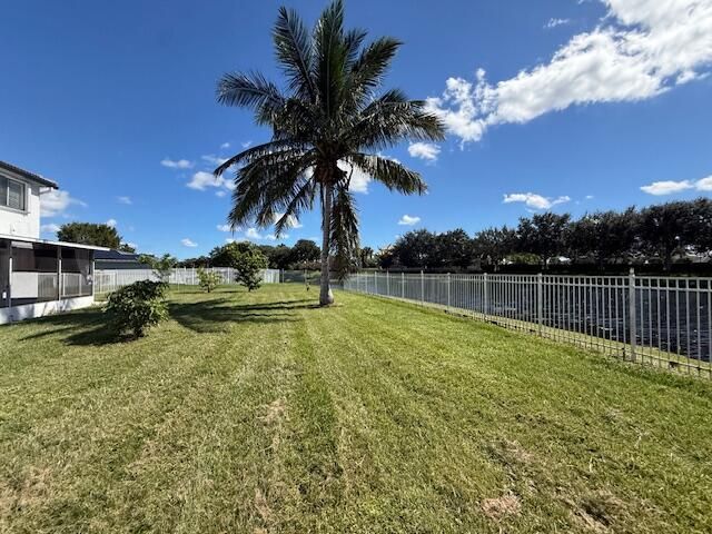 Под контрактом: $2,600 (4 спален, 2 ванн, 2575 Квадратных фут)