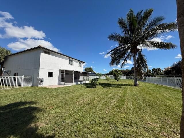 Под контрактом: $2,600 (4 спален, 2 ванн, 2575 Квадратных фут)