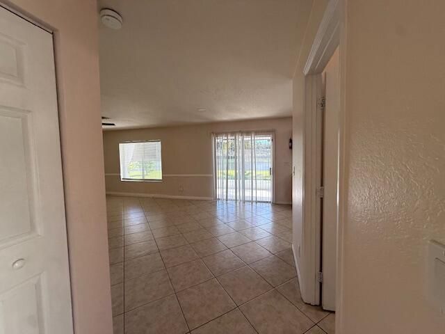 Под контрактом: $2,600 (4 спален, 2 ванн, 2575 Квадратных фут)