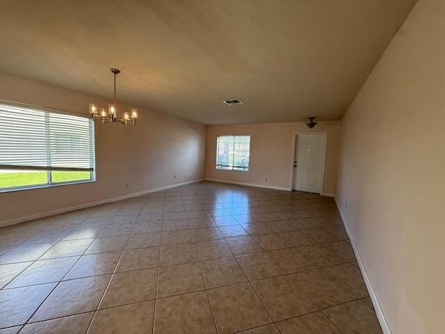 Под контрактом: $2,600 (4 спален, 2 ванн, 2575 Квадратных фут)