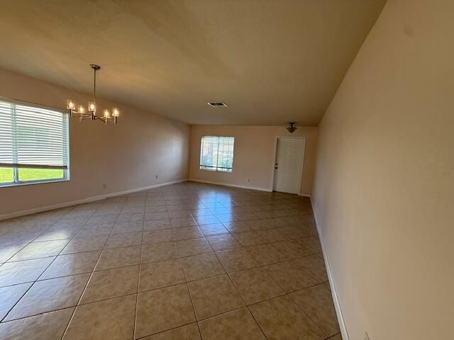 Под контрактом: $2,600 (4 спален, 2 ванн, 2575 Квадратных фут)