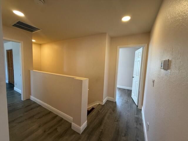 Под контрактом: $2,600 (4 спален, 2 ванн, 2575 Квадратных фут)