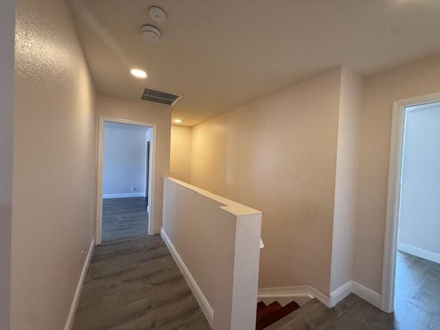 Под контрактом: $2,600 (4 спален, 2 ванн, 2575 Квадратных фут)