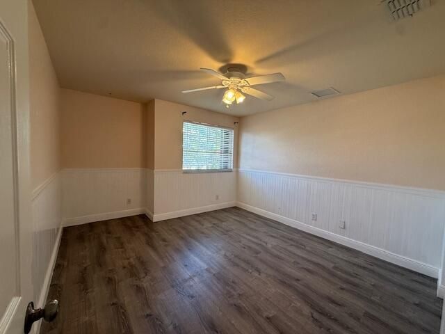 Под контрактом: $2,600 (4 спален, 2 ванн, 2575 Квадратных фут)