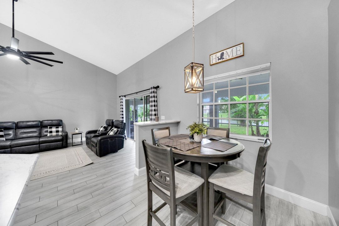 Под контрактом: $669,900 (4 спален, 2 ванн, 2419 Квадратных фут)