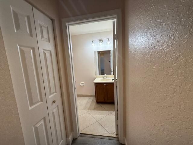 Под контрактом: $2,600 (4 спален, 2 ванн, 2575 Квадратных фут)