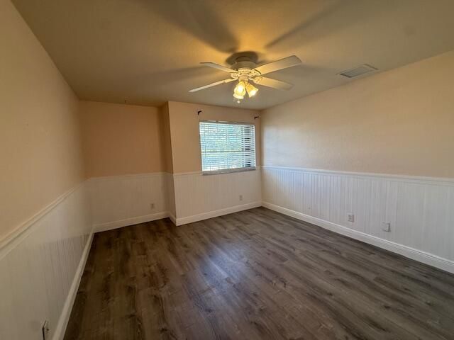 Под контрактом: $2,600 (4 спален, 2 ванн, 2575 Квадратных фут)